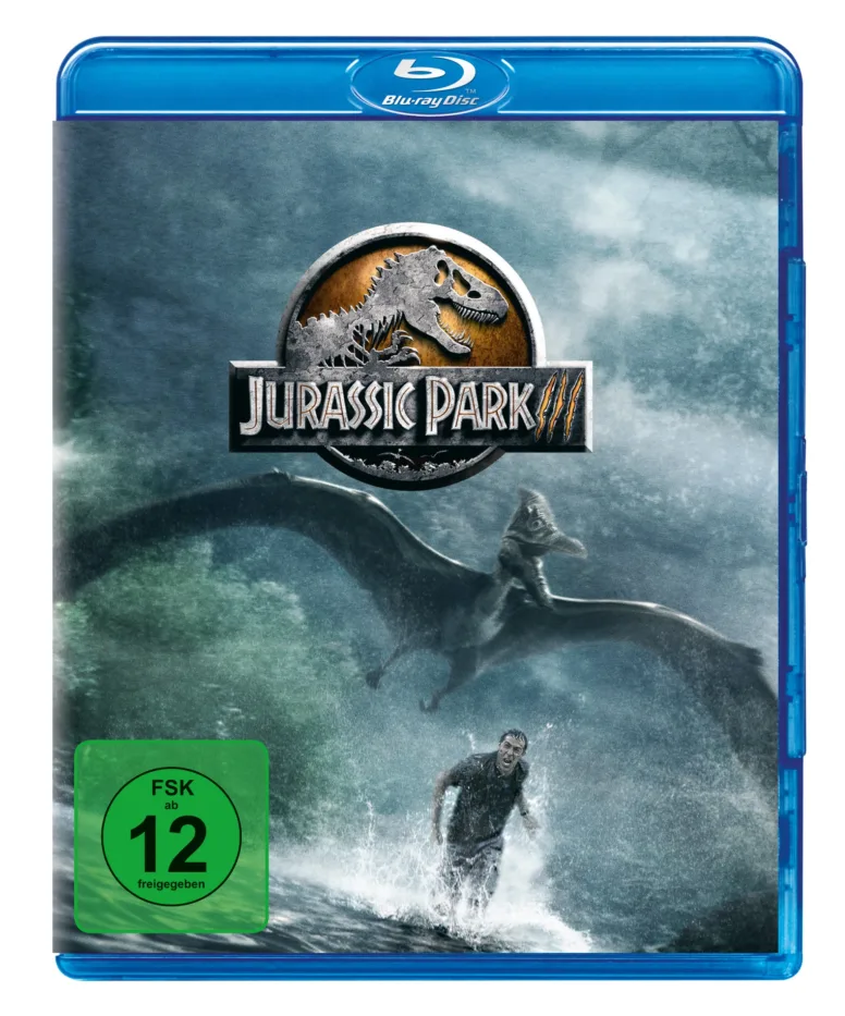 Bluray-Cover des Films Jurassic Park III, ein Flugsaurier mit ausgebreiteten Flügeln jagt einen Mann, der durch aufspritzendes Wasser flüchtet, oben in der Mitte ist der Titel des Films in Großbuchstaben zu lesen JURASSIC PARK III, in der linken unteren Ecke befindet sich das grüne FSK:12 Logo