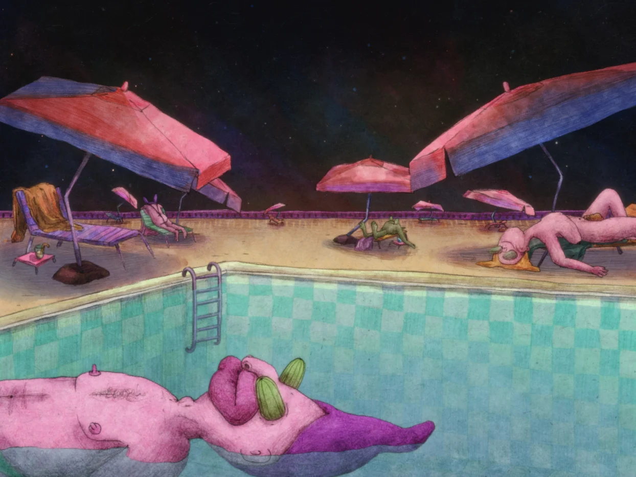 Eine animierte Person mit rosafarbener Haut treibt in einem Swimmingpool auf dem Rücken, grüne Gürckchen stecken ihr in den Augen. Im Hintergrund sind Liegen und Sonnenschirme zu sehen.