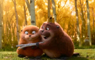 Szenenbild aus Hoppers: Zwei animierte Biber sitzen auf dem Waldboden und halten weiße Stöcke in den Händen.